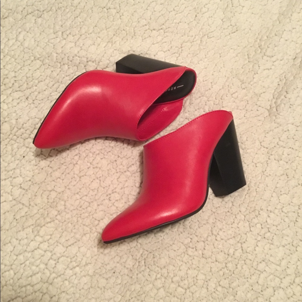 Red mules SIZE 6